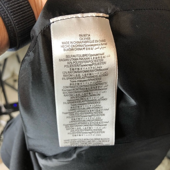 BCBG Max Azria Cropped Blazer Sz L One Button Black Officecore Minimalist Office - Picture 8 of 9